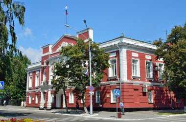 Barnaul, Rusya, Ağustos, 17, 2016. Barnaul şehir yönetiminde building yakınındaki insanlar