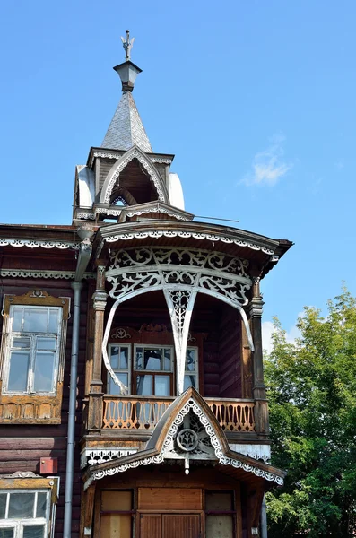 Barnaul, Ryssland, augusti 17, 2016. Köpmanshus av Shadrins på Krasnoarmeysky avenue i Barnaul. Dekorativa element — Stockfoto