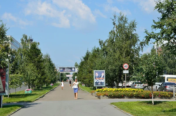 Barnaul, russland, 17. august 2016. dekoriert in einem boulevard streifen auf lenin avenue in barnaul — Stockfoto