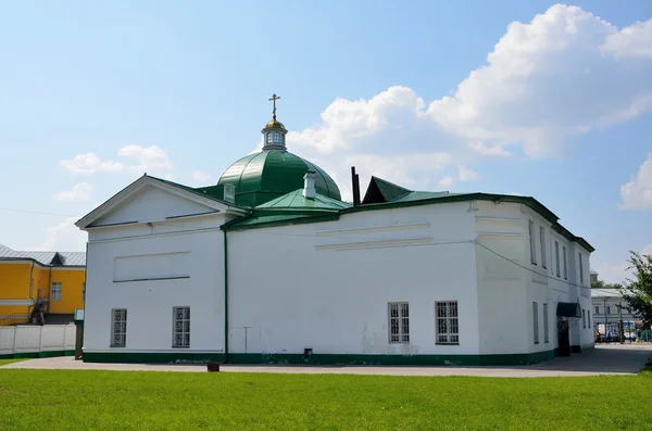 Barnaul, la vecchia Chiesa del Santo Gerarca Dimitriy Rostovskiy sulla piazza di Spartak — Foto Stock