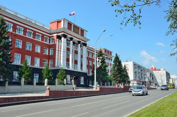 Barnaul, Rusia, 17 de agosto de 2016. El edificio de la corte regional de Altai de Barnaul — Foto de Stock