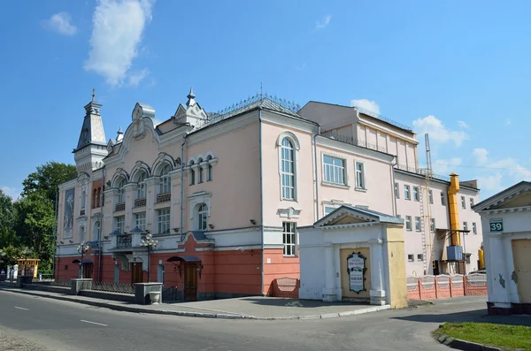 Barnaul, Rusko, 17 srpna 2016. Státní filharmonie C9, Barnaul. V roce 1990 to byl lidový dům — Stock fotografie