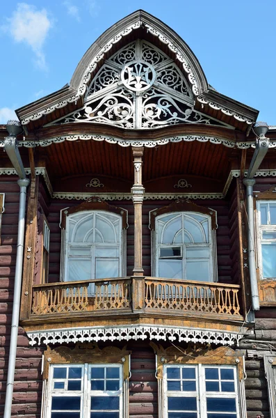 Barnaul, Rusko, 17 srpna 2016. Kupci dům Shadrins na Krasnoarmeysky avenue ve městě Barnaul. Dekorativní prvky — Stock fotografie