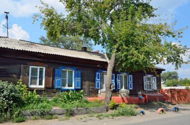 Barnaul, Rusya, Ağustos, 17, 2016. Barnaul Polzunov sokak yaz aylarında eski ev