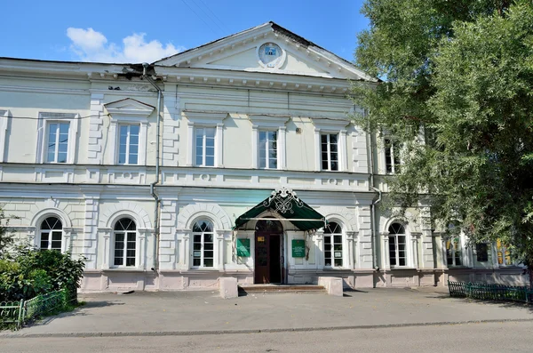 Barnaul, Russia, 17 agosto 2016. Piazza Demidovskaya, Altai State Agrarian University. Nel 19esimo secolo - scuola mineraria, monumento di architettura — Foto Stock