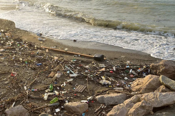Dzhubga Σκουπίδια Που Ρίχνονται Στην Ακτή Από Strom — Φωτογραφία Αρχείου