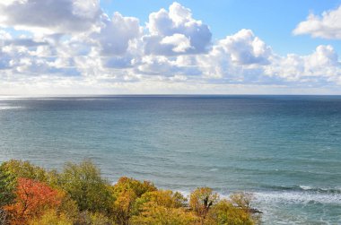 Rusya, Krasnodar bölgesi, Dzhubga. Karadeniz ve sonbahar renkleri