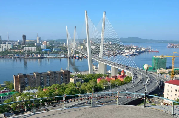 Russia, the bridge across the Golden horn bay in Vladivostok in sunny day — Stock Photo, Image