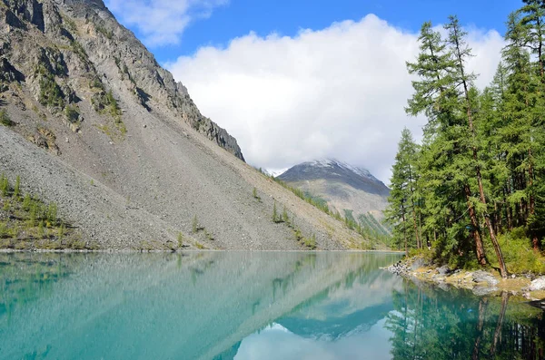 Gran lago Shavlinskoe, montañas Altai, Rusia —  Fotos de Stock