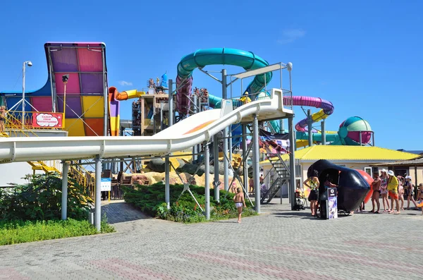 Jevpatorija, Krim, juli 06, 2016. Aquapark "Bananrepublik" i Evpatoria, den största i Krim — Stockfoto