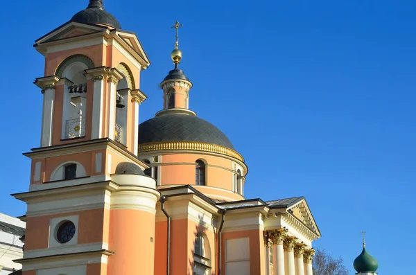 Kyrkan St Varvara. Gatan Varvarka. Moskva, Ryssland — Stockfoto