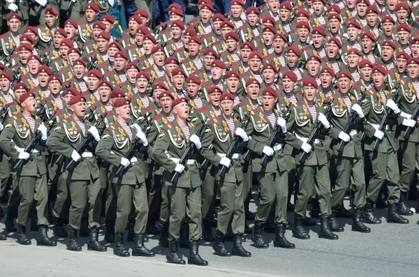 莫斯科 俄罗斯 092015 士兵海军陆战队在游行唱的歌曲 — 图库照片