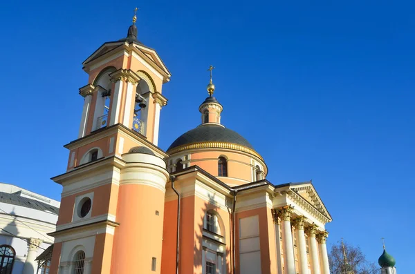 Kyrkan St Varvara. Gatan Varvarka. Moskva, Ryssland — Stockfoto