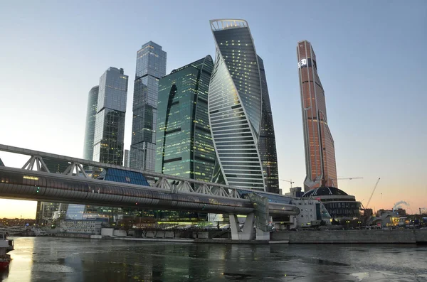 Moscou, Rússia, 22 de novembro de 2016. Cena russa: Centro de Negócios Internacional "Moscow-City " — Fotografia de Stock