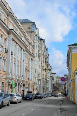 Moskova, Rusya, 03 Nisan 2016, Rus sahne: Yakovoapostolsky şeritte arabalar