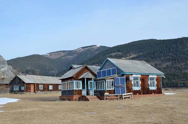 Casa Madera Una Mañana Invierno Orilla Del Lago Baikal Cerca —  Fotos de Stock