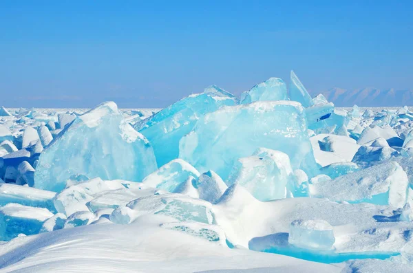 Russie, lac Baïkal, hummocks de glace — Photo