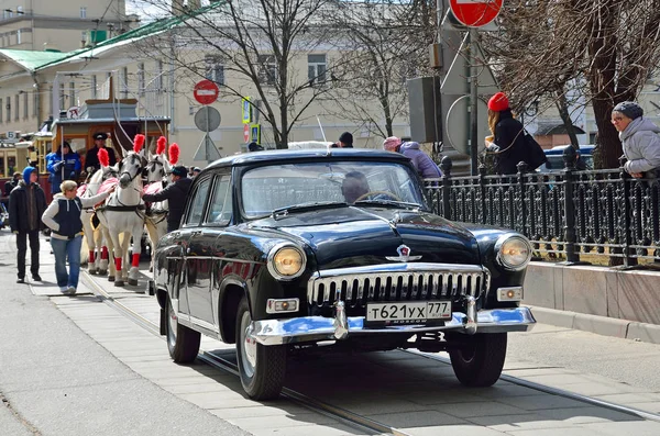 Moskva, Rusko, 15 dubna 2017. Průvod tramvají na bulváru Čistoprudnyj. Kombi-koněspřežní železnice ("Conca") operace: 1871-1911 let — Stock fotografie