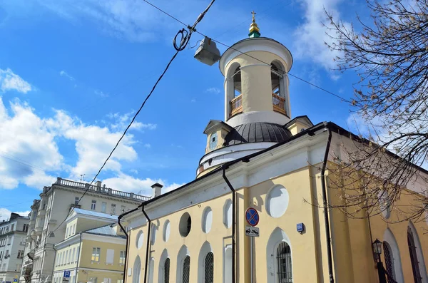 A igreja de santo Theodore Stratelate na pista Arkhangelsky — Fotografia de Stock