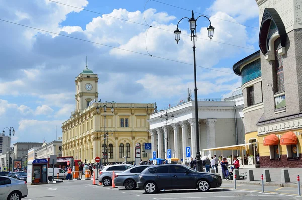 Москва Російська Федерація Травня 2017 Року Людей Автомобілів Знаходяться Комсомольська — стокове фото