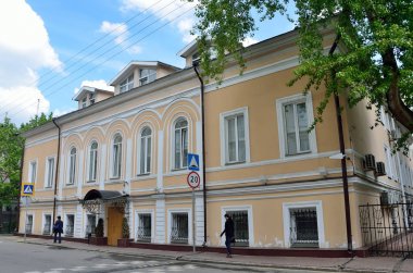Moskova, Rusya, 19 Mayıs 2017. İnsanlar Chaplygin 1 bina street, house 9, yürüyüş