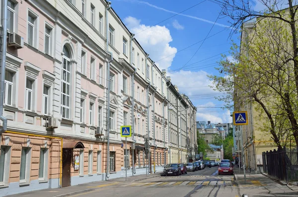 Moskva, Ryssland, maj 19, 2017. Furmanny lane, 3-5. Lönsam husen av A. G. Gerasimov. 1899, arkitekt N. D. Butusov, 1897, arkitekt I.D.Bogolepov — Stockfoto