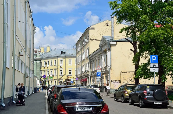 Moscú Rusia Mayo 2017 Coches Alquiler Bolshoy Kozlovsky Carril Moscú — Foto de Stock