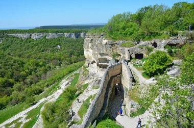 Crimea, Bahçesaray, Antik şehir Chufut Kale güneşli bir günde mağara