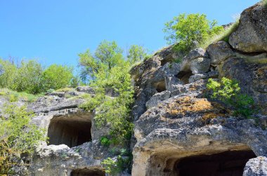 Crimea, Bahçesaray, mağara şehir Chufut Kale baharda