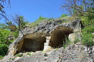 Crimea, Bahçesaray, mağara şehir Chufut Kale baharda