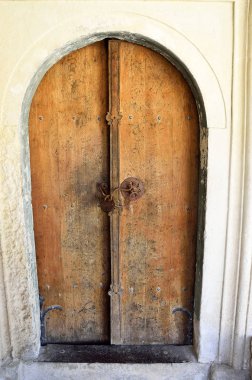 Crimea, Bahçesaray, mağara şehir Chufut Kale. Eski dor Karay kenasa 14th yüzyıl