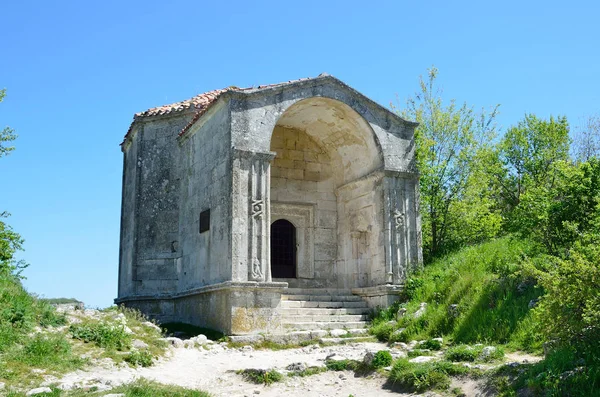 Krym, Bakczysaraj, cave city Chufut Kale. Durbe starożytnych Dzhanike Khanum — Zdjęcie stockowe