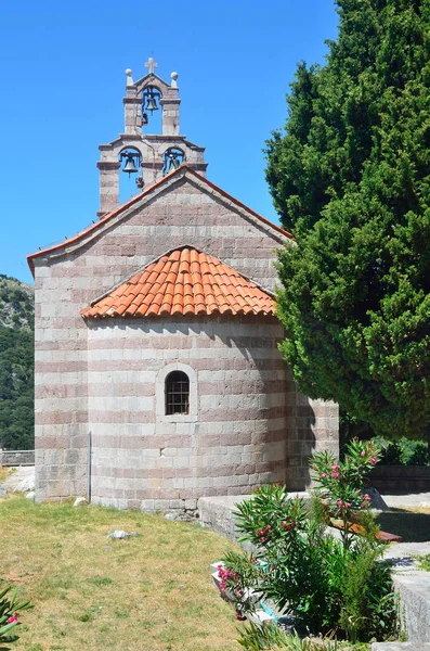 Monténégro, Petrovac, l'ancien monastère Gradiste. L "église de Sainte Sava — Photo