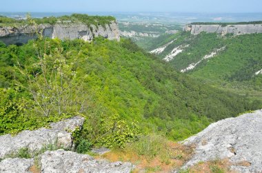Bahar Kırım'da, dağ Mangup görünümlerinden