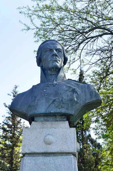 Sebastopol, Crimea, mayo, 08, 2017. Nadie, monumento al almirante Ushakov en Sebastopol — Foto de Stock