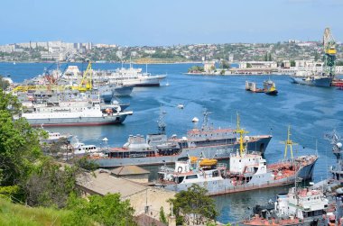Sevastopol, Kırım'da, 08 Mayıs 2017. Bahar Sivastopol bağlantı noktası gemilerle 
