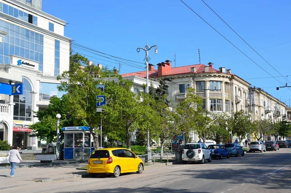 Σεβαστούπολη Κριμαία Μαΐου 2017 Αυτοκίνητα Στην Οδό Bolshaya Morskaya — Φωτογραφία Αρχείου
