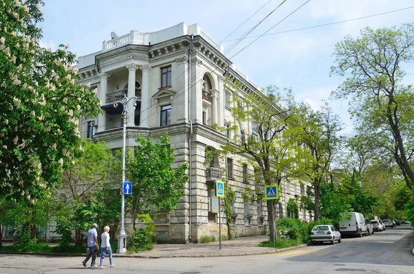 Sevastopol Crimea May 2017 People Walking House Crossing Streets Suvorov — Stock Photo, Image