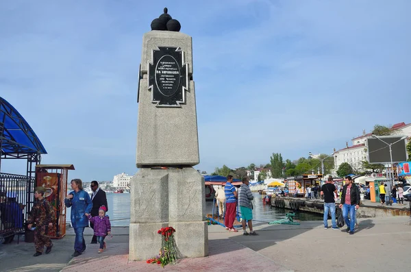 Sewastopol Krim Mai 2017 Menschen Die Frühling Kai Von Vizeadmiral — Stockfoto