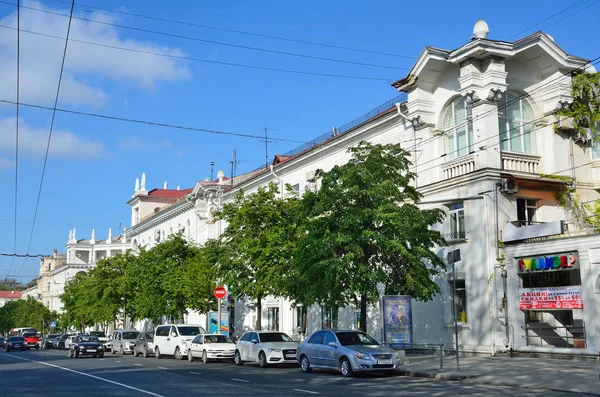 Sevastopol Krim Maj 2017 Bilar Nakhimon Avenue Sevastopol Våren — Stockfoto