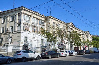 Sivastopol, Mayıs 08, 2017. Bolshaya Morskaya Caddesi 'ndeki arabalar.