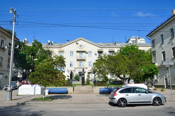 Sevastopol Krymu Květen 2017 Bolshaya Morskaya Street Památník Admirál Loďstva — Stock fotografie