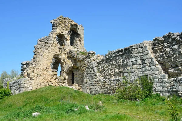 Kırım'da, Mangup-Kale kalesi kalıntıları