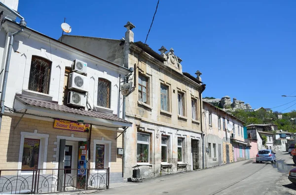 Bahçesaray Kırım Nisan 2017 Bahçesaray Roza Lyuksenburg Caddesi Güneşli Gün — Stok fotoğraf