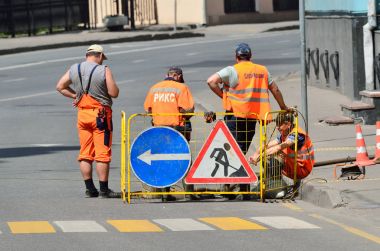 Moskova, Rusya, 12 Haziran 2017, onarmak, Podkolokolny lane, Stroykholding tarafından gerçekleştirilen eser