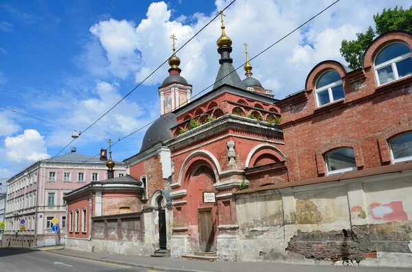 Perspectiva de rua, na Rússia, escassamente, dia, central, lane, Marco, nicholas, russo, verão, Santa, distrito, igreja, povoado, solitário, nublado, centro, arquitetura, cidade, templo, casa, antiga, estilo, Moscou, fachada, podkopai, podkolokolny, podk — Fotografia de Stock