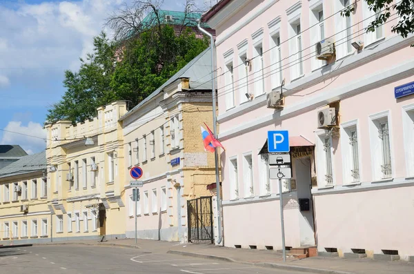 Moscú, Rusia, 12 de junio de 2017, Nadie, Serebryanichesky lane in summer — Foto de Stock