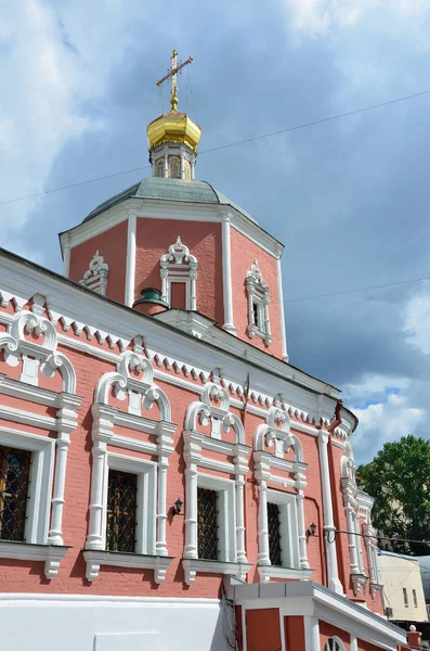 Igreja Dos Santos Apóstolos Pedro Paulo Pela Porta Yauza Sob — Fotografia de Stock