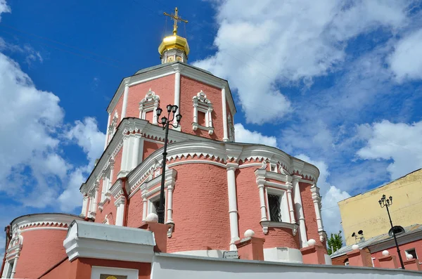 Church Holy Apostles Peter Paul Yauza Gate Cloudy Sky Moscow — Stock Photo, Image