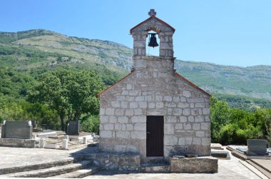Eski manastır Gradiste, Karadağ mezarlıkta ortasına Dormition Kilisesi